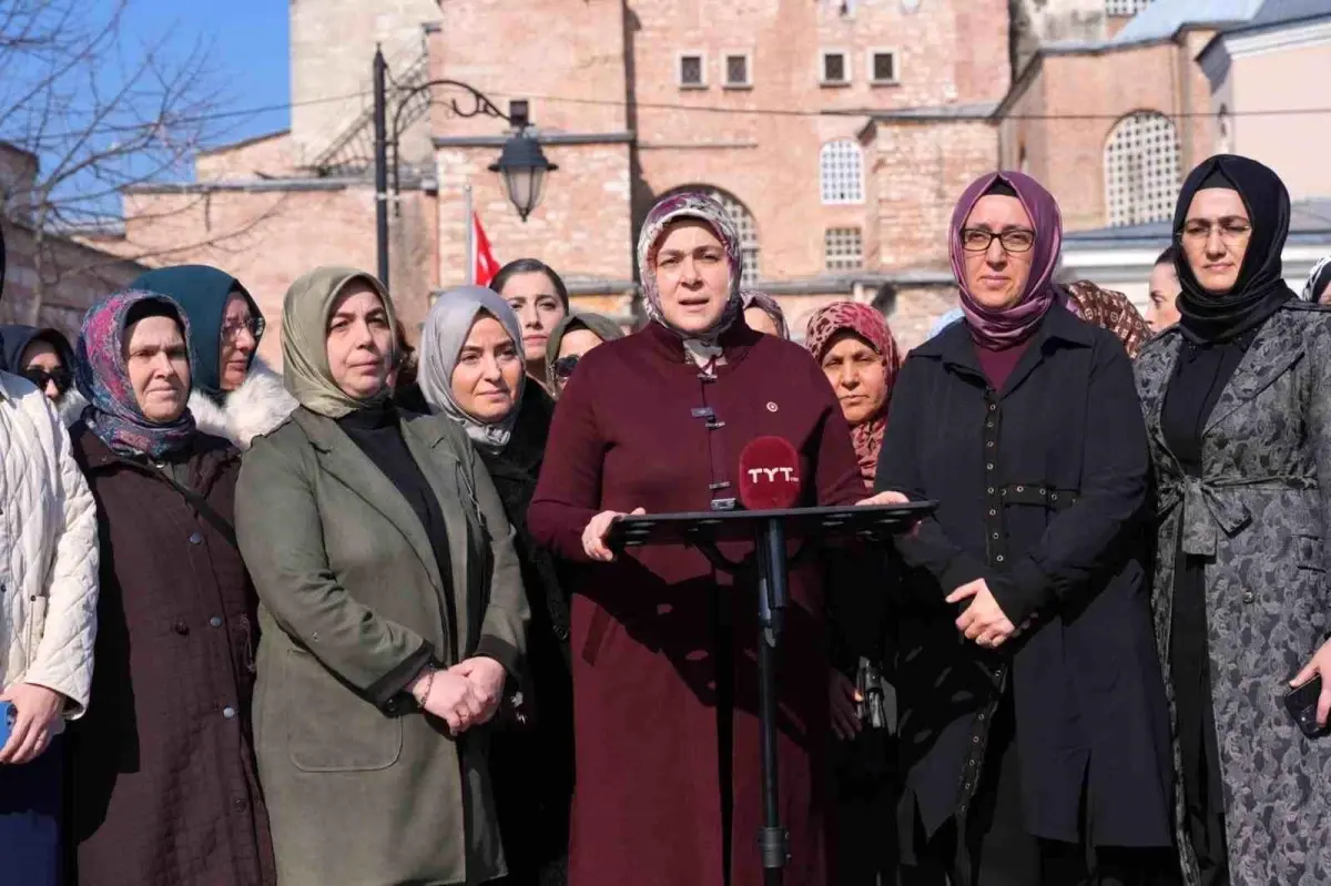 AK Parti Kadın Kolları’nın 300 Bini Aşkın Hatim Duası Ayasofya’da Gerçekleştirildi