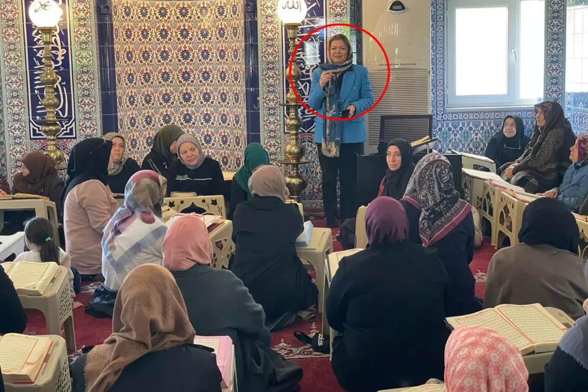 Sancaktepe Belediye Vekili'nin Camide Konuşması Tartışma Yaratıyor