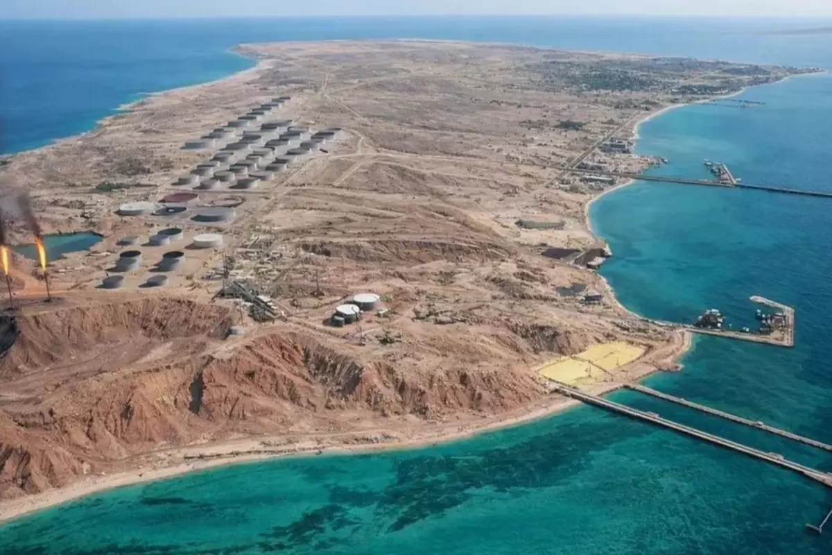 İran, ABD'nin Hark Adası'na Olası Saldırısını Sert Uyarı ile Karşılıyor