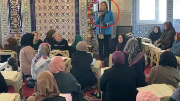 Camide yapılan siyasi konuşmanın görüntüsü