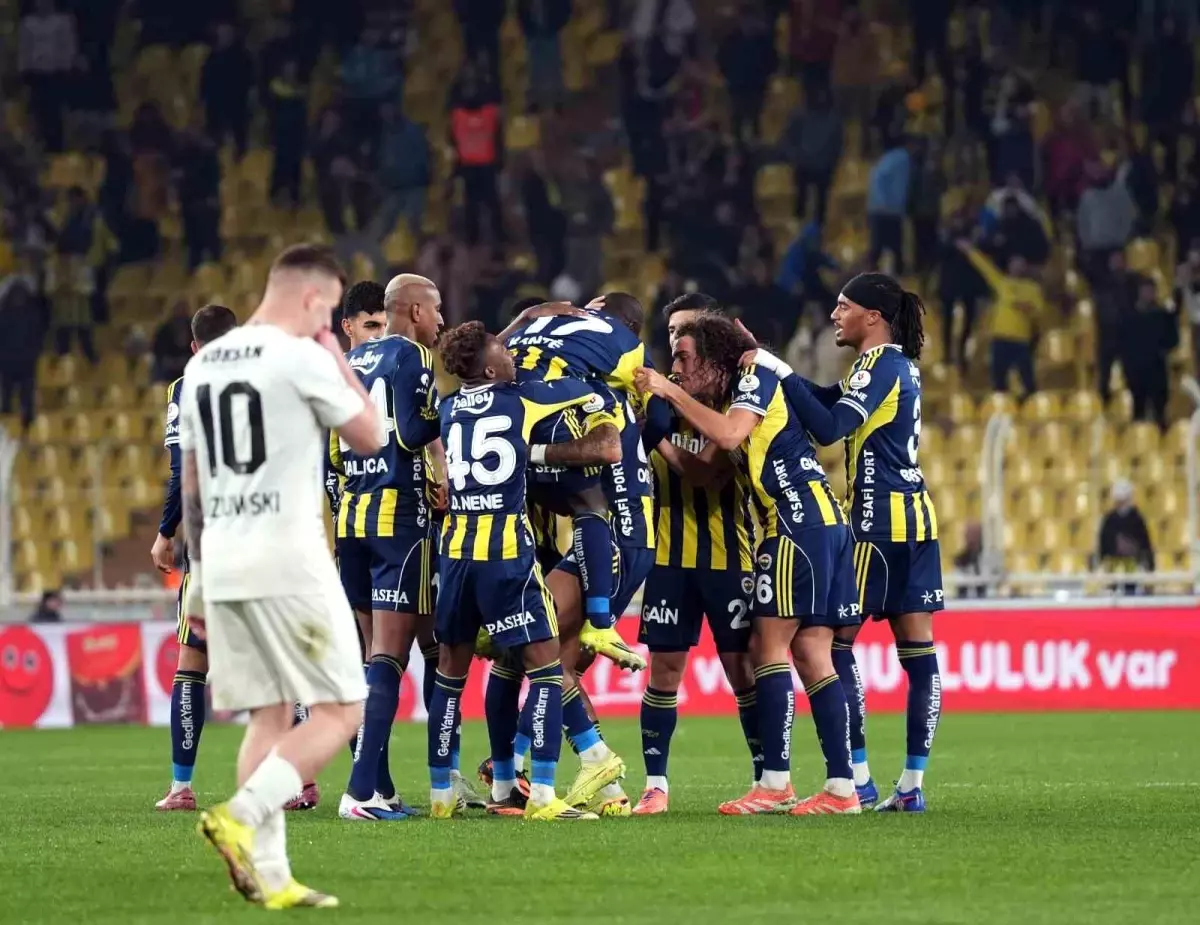Fenerbahçe, Gaziantep FK'yi 4-1 Yenerek 12. Galibiyetini Kutladı
