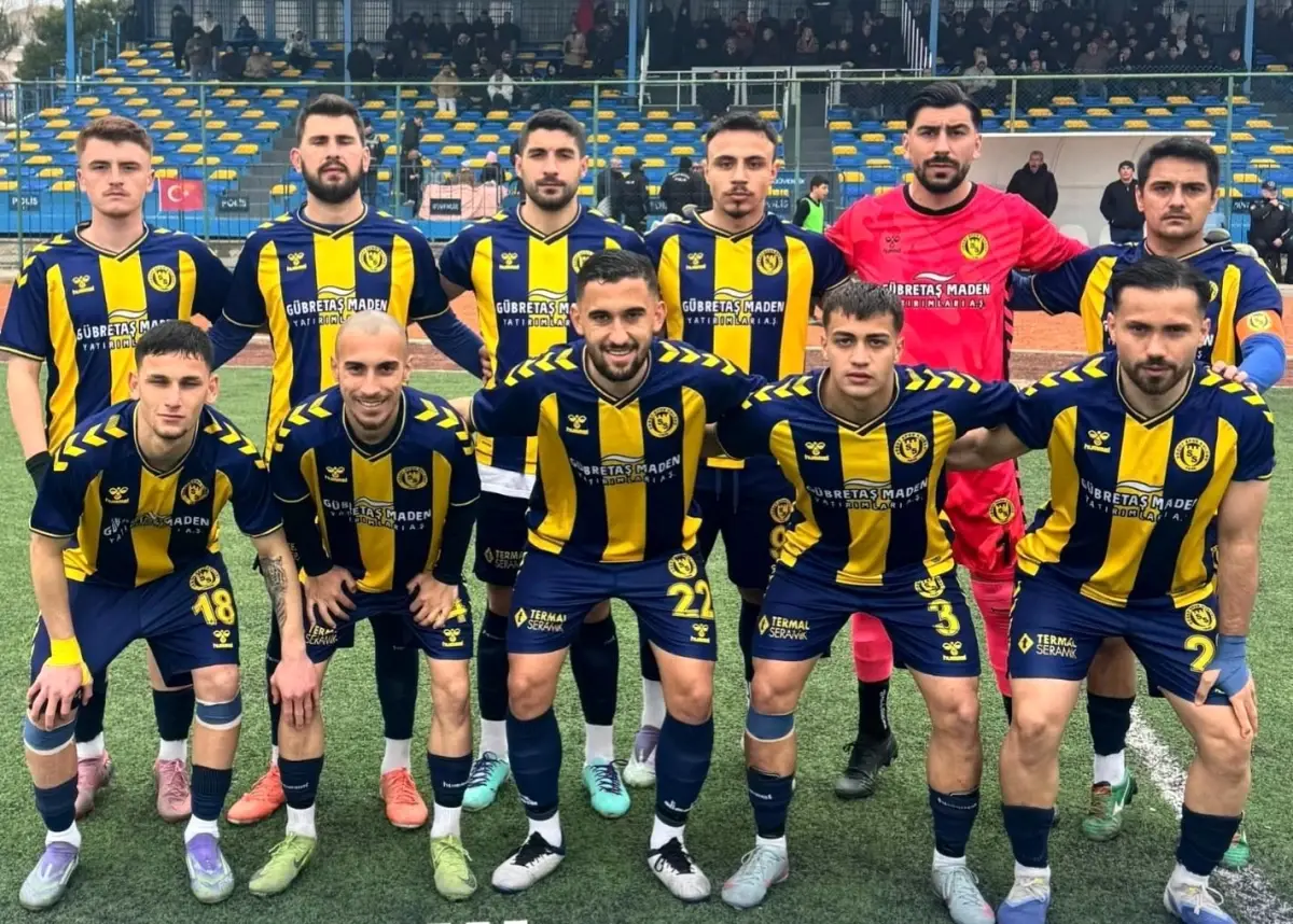Söğütspor ve Kahraman Kazan Belediyespor maçının sahada görüntüsü
