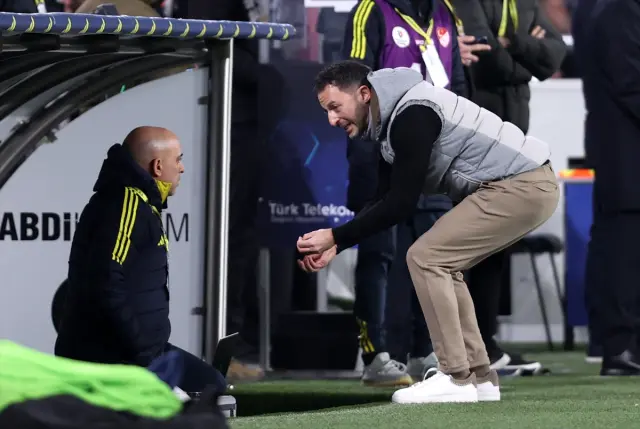 Tedesco takımı alkışlatıyor