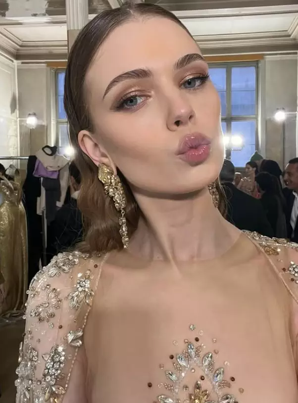 Gloria Dinov'un moda çekiminden bir kare