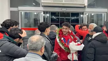 Furkan Akar bronz madalya ile