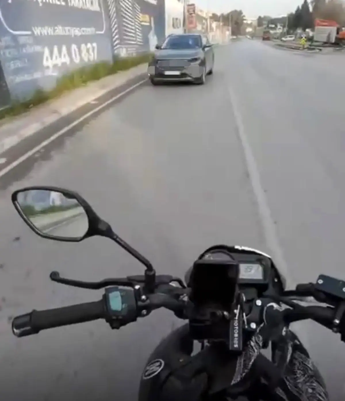 İzmir’de Ters Yolda Sürüş Yapan Sürücüye 10 Bin Lira Ceza Kesildi