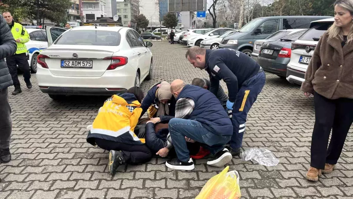 Ordu Ünye'de Geri Manevra Yapan Araç Kadını Vurdu: Yaralı Hastaneye Kaldırıldı