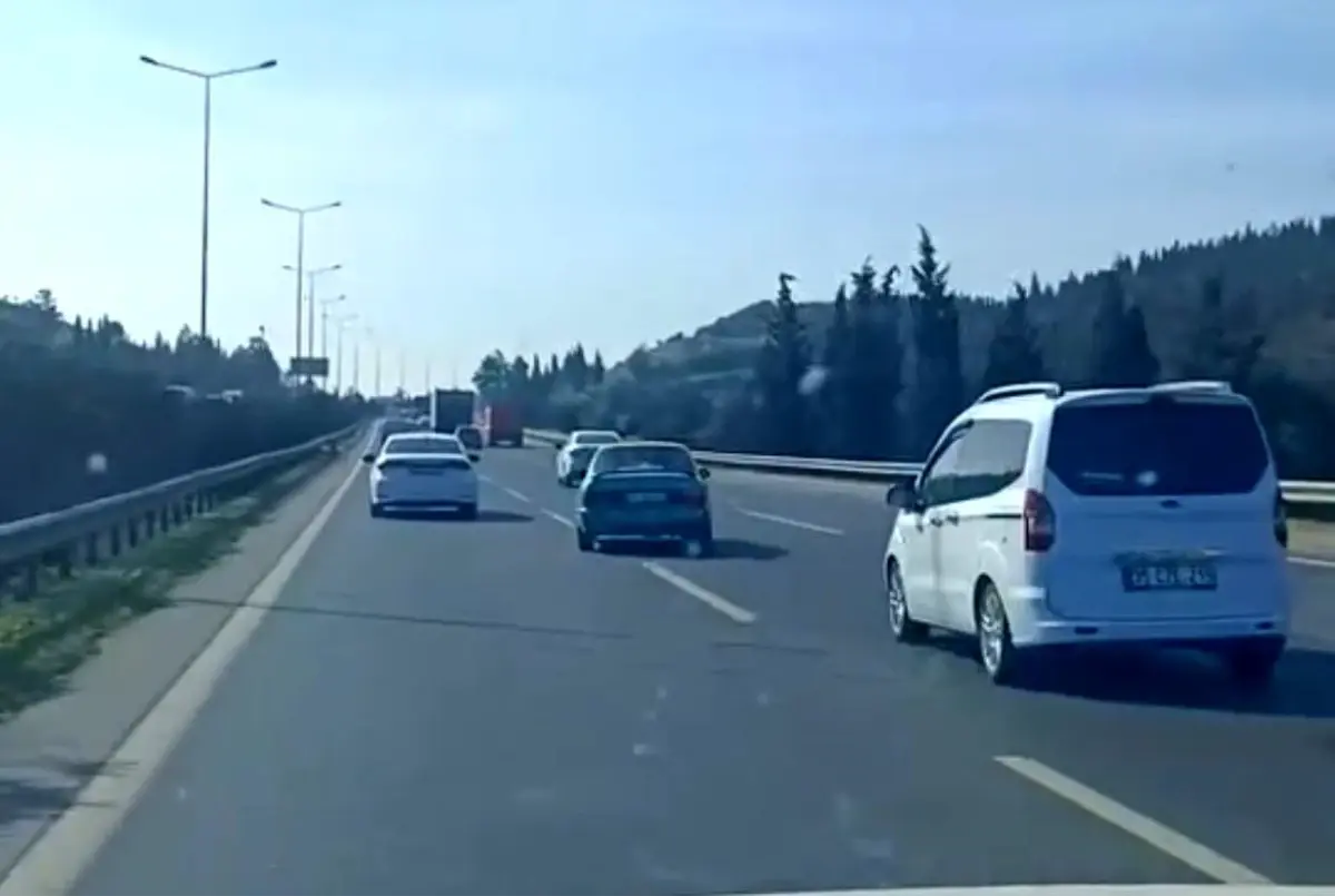 İzmir Otoyolunda Makas Atan Sürücüye 90 Bin TL Ceza Kesildi
