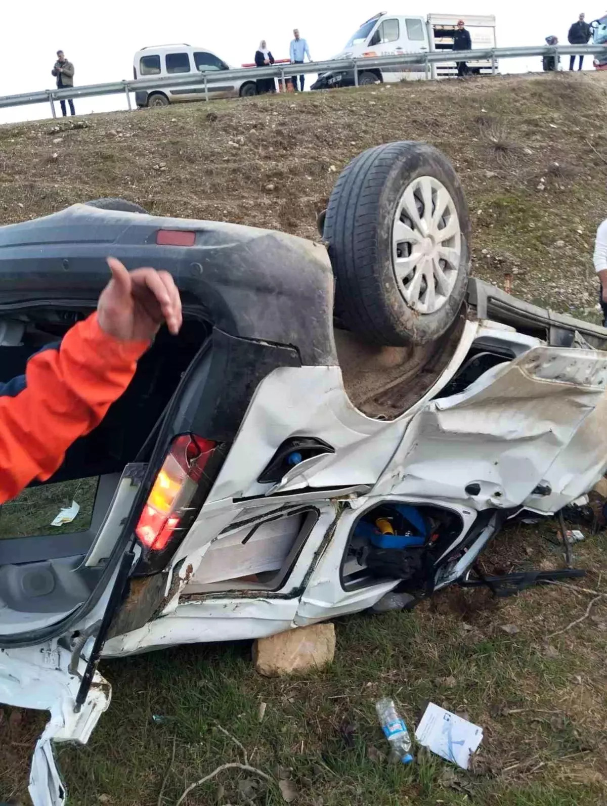 Siirt'te Şarampole Çeviren Otomobil Kazası: 1 Ölü, 2 Yaralı