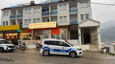 Olay yerinde inceleme yapan polis ekipleri