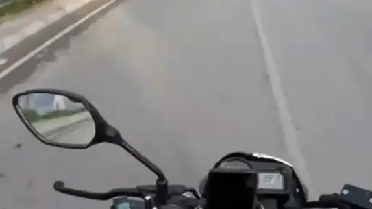 Ters yönde ilerleyen araç fotoğrafı