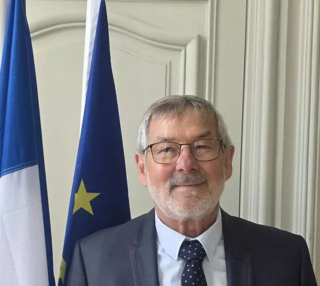 Arcıs-sur-Aube kasaba sokakları