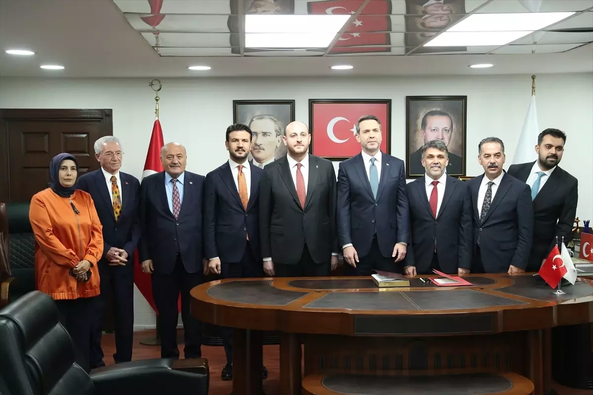 Enerji Bakanı Bayraktar, Erzincan AK Parti İl Başkanlığı'nda Kriz Üzerine Açıklama Yaptı