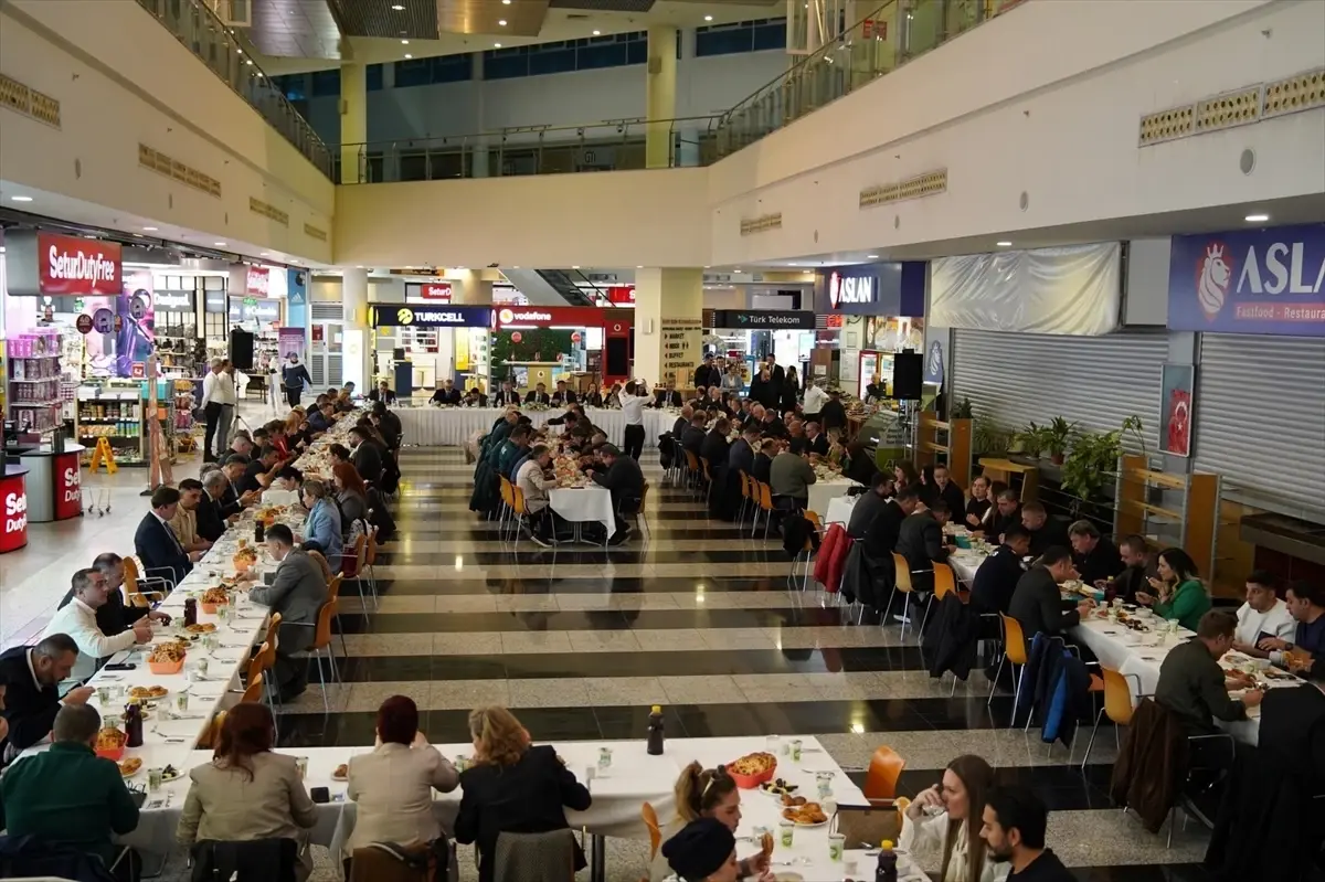 Edirne Valisi Sezer, Gümrük Personeline Özel İftar Etkinliğinde Bir Araya Geldi