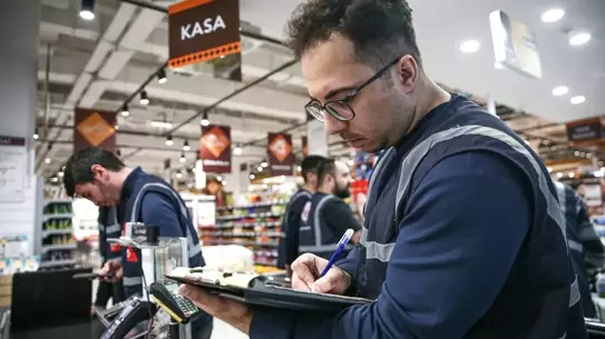 Denetim sırasında market içi fotoğrafı