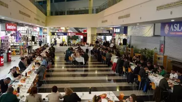 İftar programı sırasında çekilmiş fotoğraf