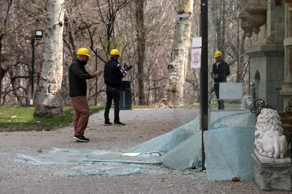 Tahran’daki Sadabad Sarayı Kompleksi’ne ABD-İsrail Saldırısı: Hasar ve Tepkiler