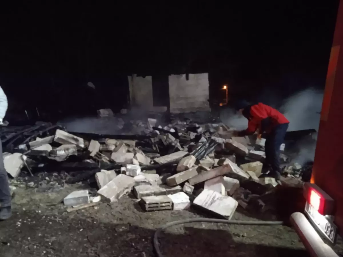 Mudurnu’da Boş Ahşap Ev Yangınla Kül Oldu: İnceleme Başlatıldı