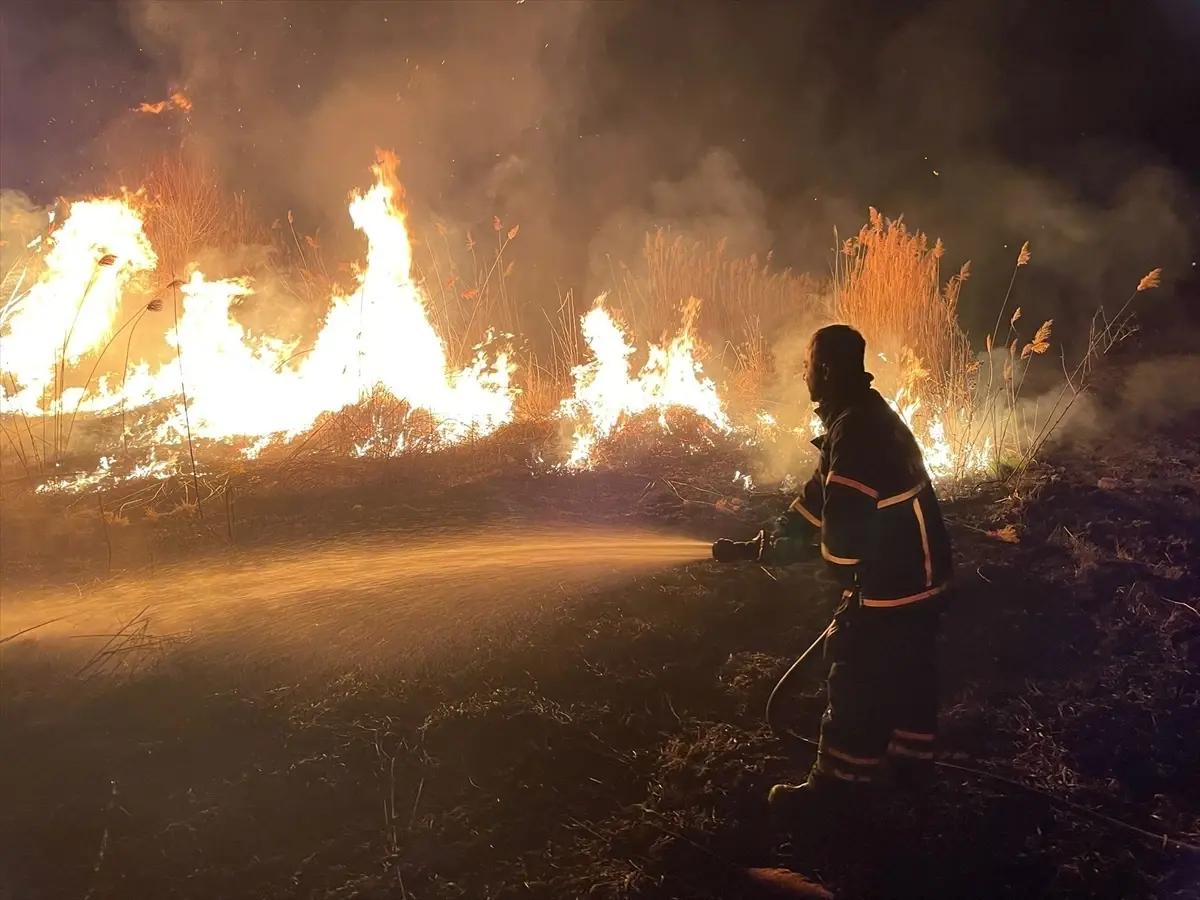 Burdur'da Sazlıkta Meydana Gelen Yangın İtfaiye Ekipleri Tarafından Kontrol Altına Alındı