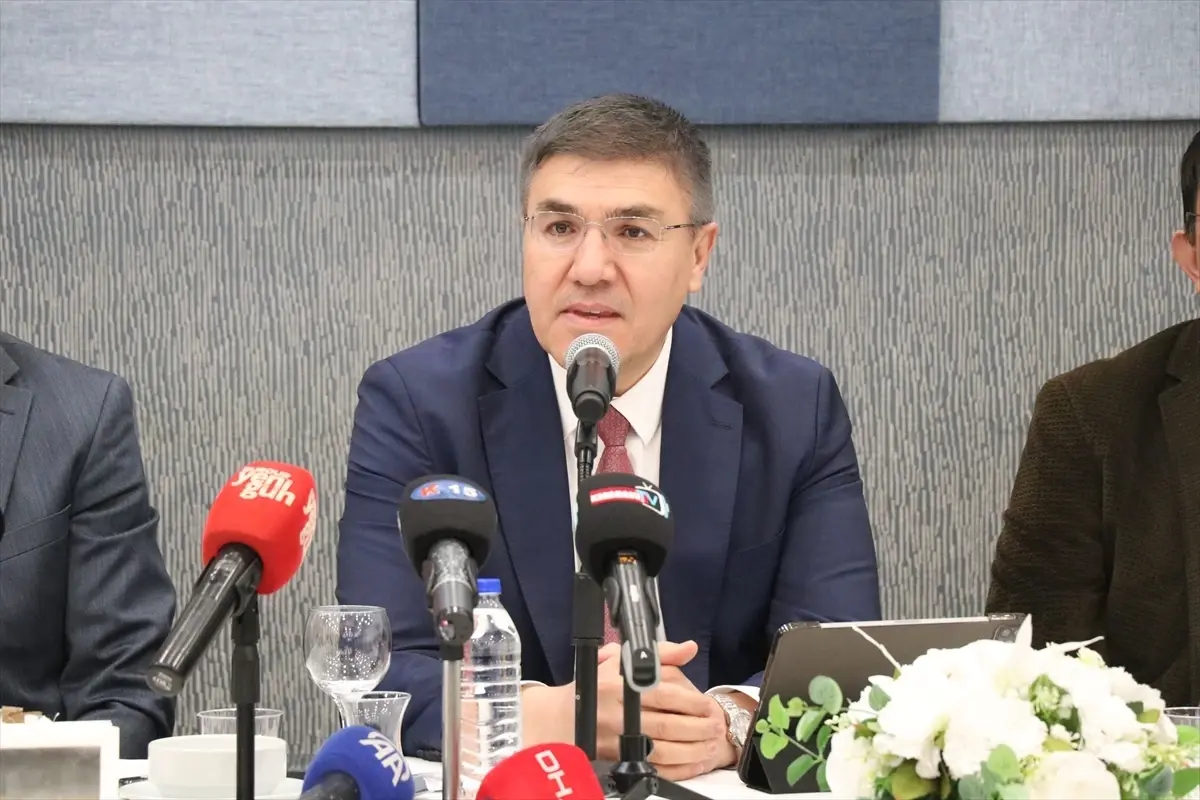 MAKÜ 20. Yılını Kutlayan İftar Etkinliği Şehrin Dikkatini Çekti