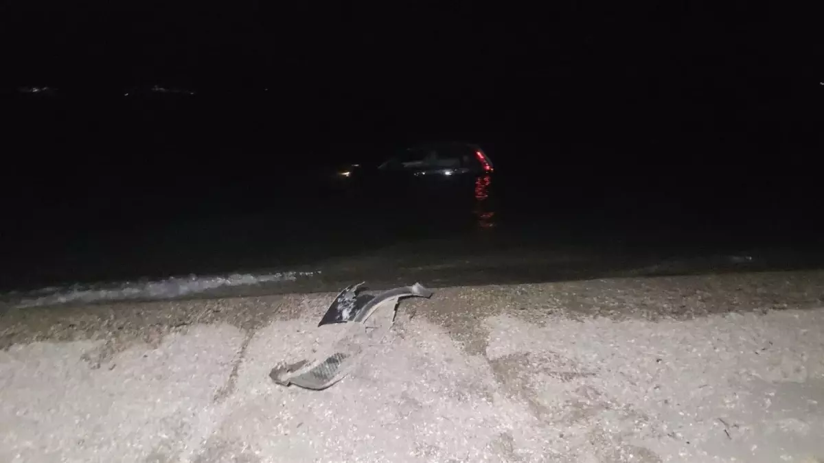 Bursa’da Otomobil İznik Gölü’ne Çıktı: Sürücü Hastaneye Kaldırıldı