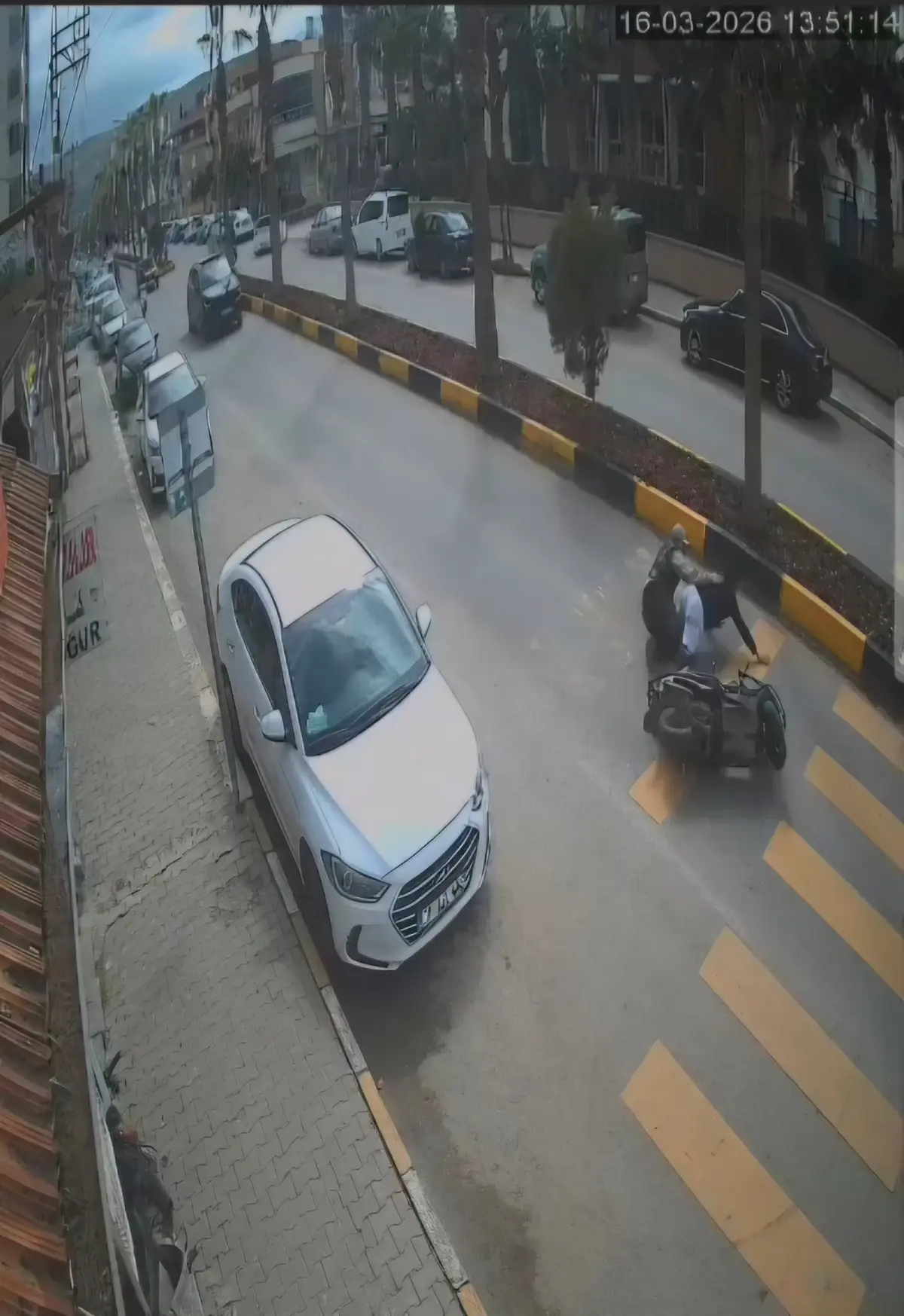 Reyhanlı’da Motosiklet Devrildi: İki Kişi Hafif Yaralandı