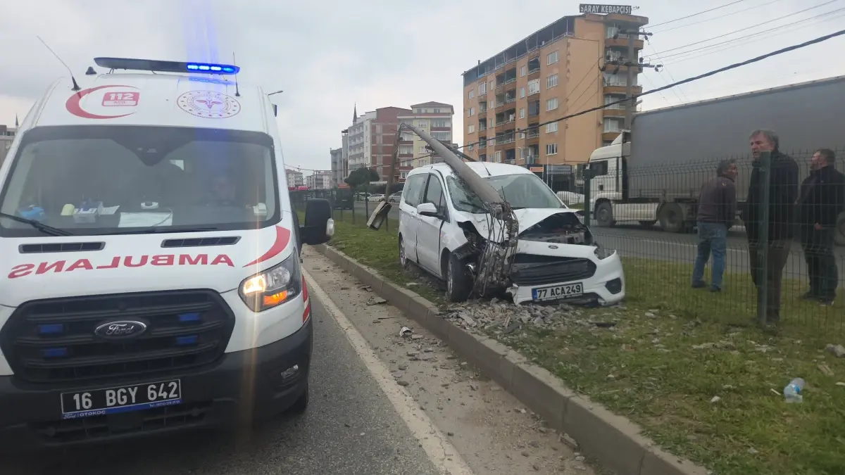 Bursa Orhangazi'de Hafif Ticari Araç Çarpması: İki Yaralı