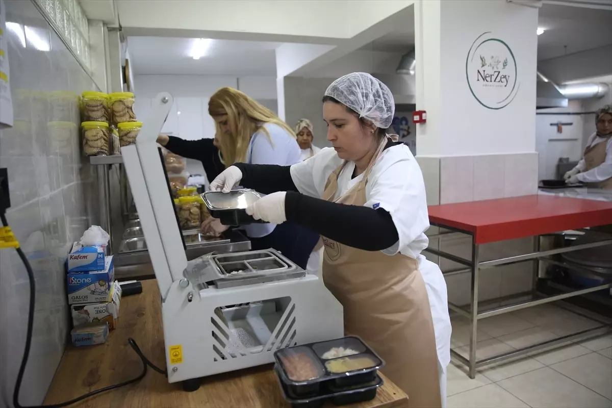 Hatay’da Kadınların Yönettiği Lokanta, Depremzedelere İş ve Burs İmkanı Sunuyor