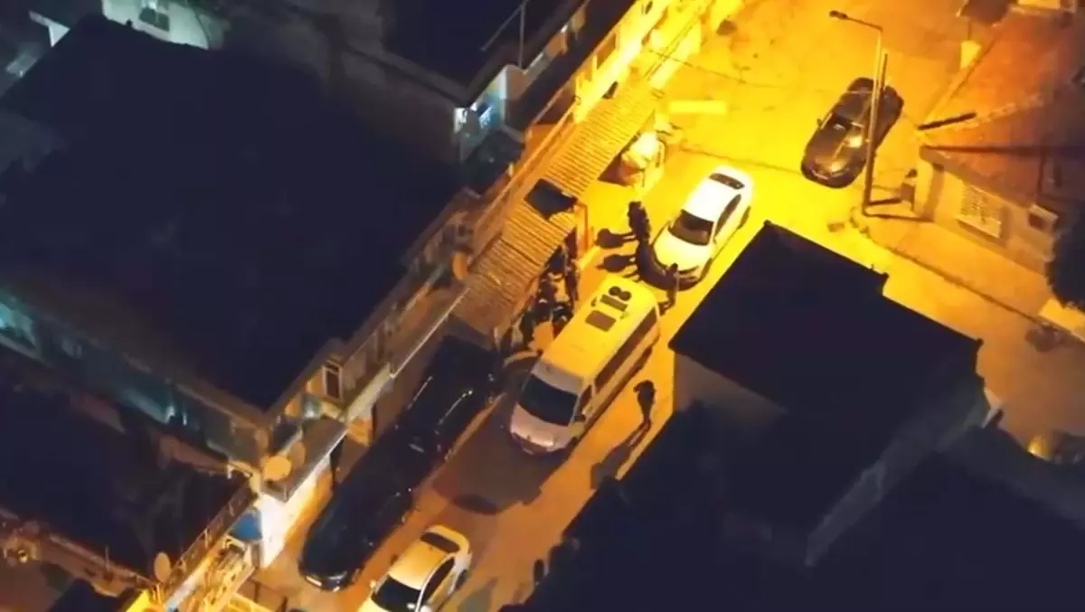 İzmir Karabağlar’da 149 Ruhsatsız Tabanca ve Uyuşturucu Ele Geçirildi