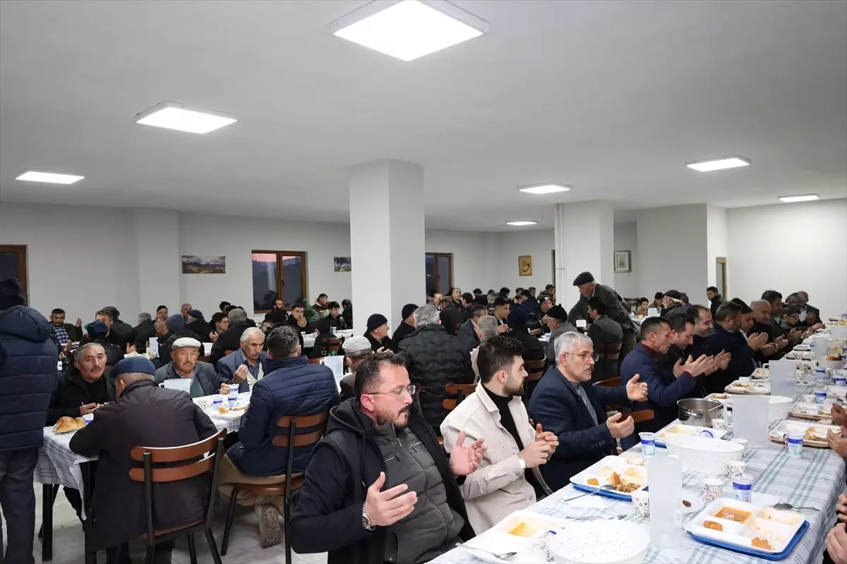 Kayıören Köyü'nde Ramazan Sofrası: Birlik ve Dayanışma Mesajları