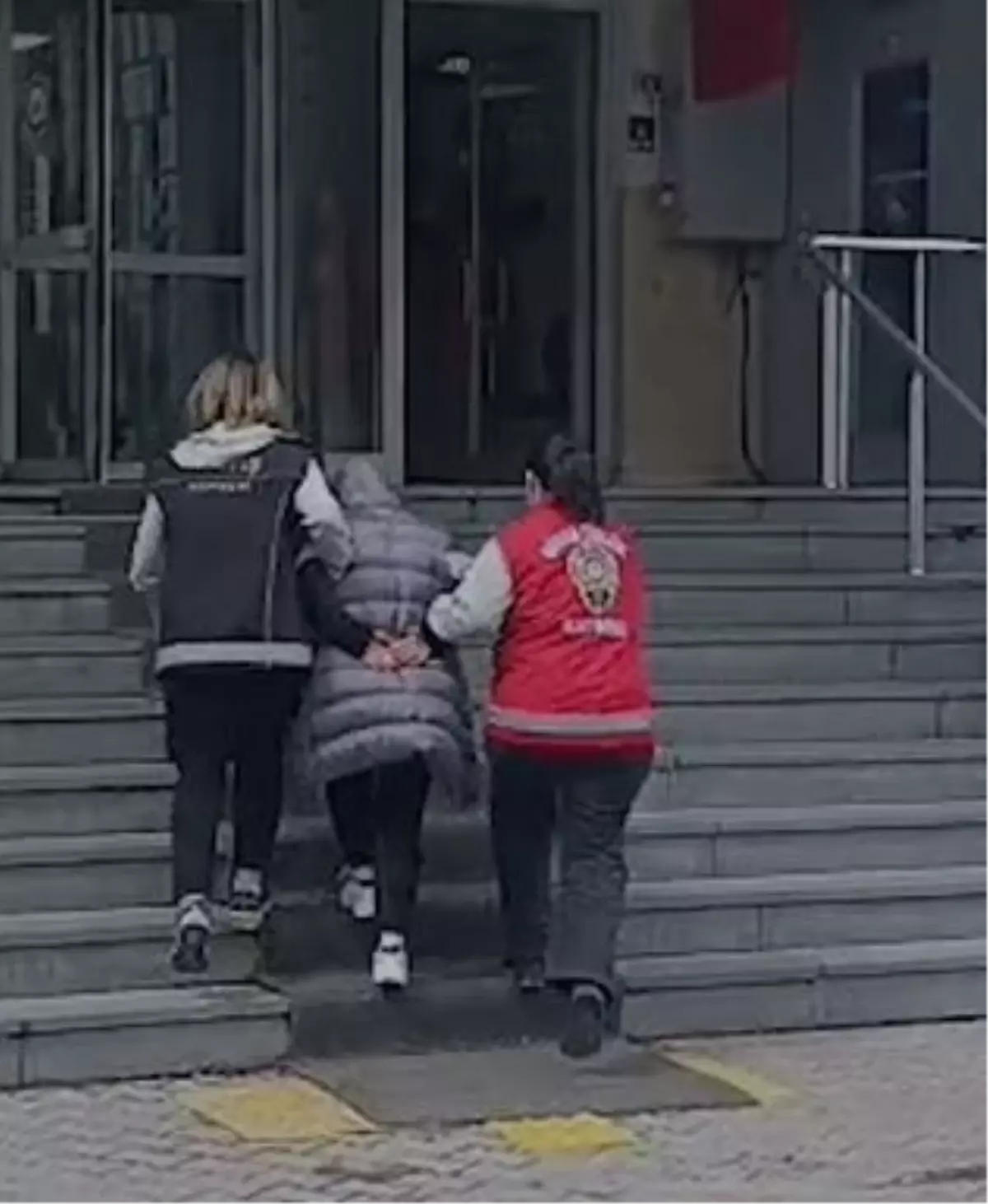 Kayseri'de 123 Yıl Hapisli Hırsızlık Suçlusu Kadın Operasyonla Yakalandı