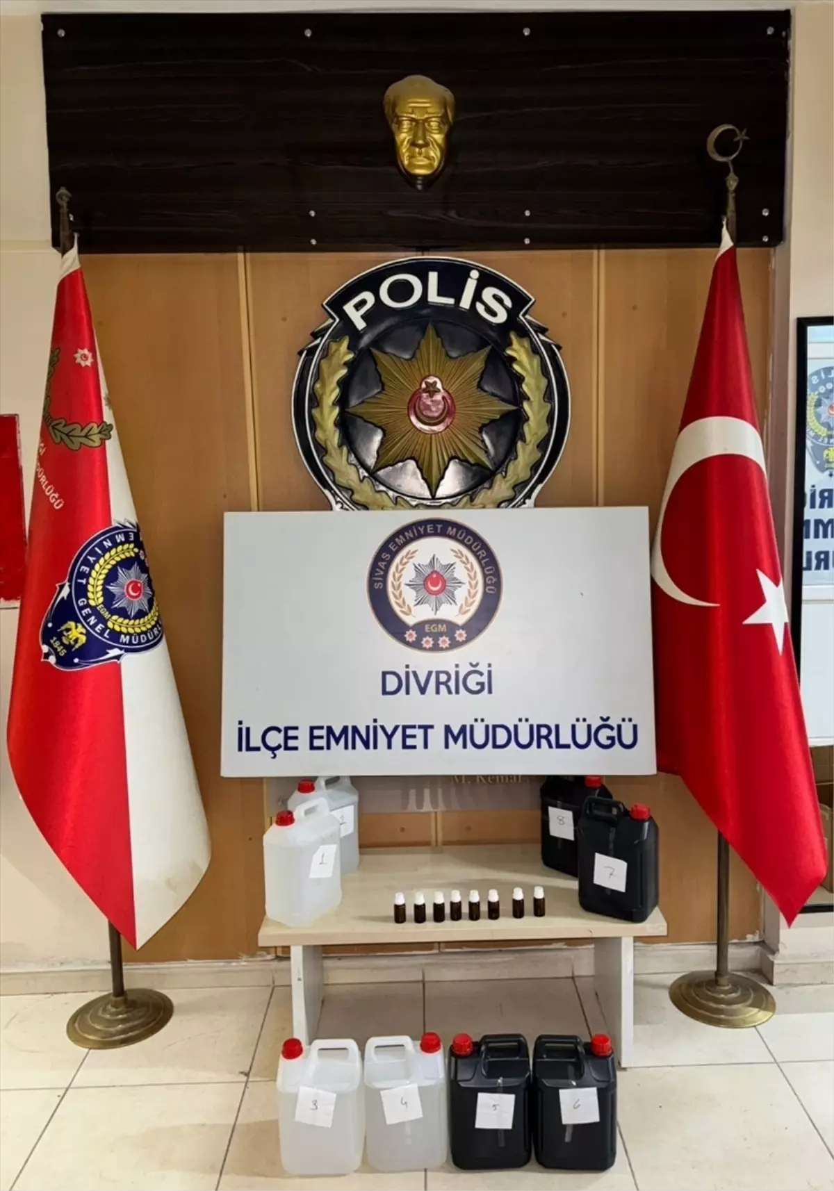 Sivas'ta Kaçak Etil Alkol Operasyonu: 40 Litre Alkol Ele Geçirildi