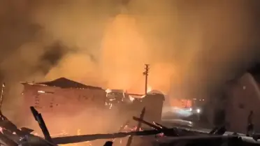 Yangın sonrası yanan samanlıkların görüntüsü