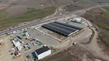 Güneş panelleriyle donatılmış Çubuk enerji santrali