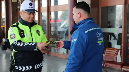 Bayram yolculuğunda emniyet kemeri takan sürücü