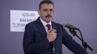 İftar programında bakanlık çalışanlarıyla bir arada olan Bakan Çiftçi