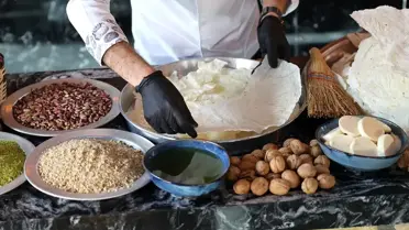 İnceelek tatlısının pişirme süreci