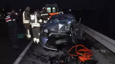 Kaza yerinde polis ve ambulans ekipleri