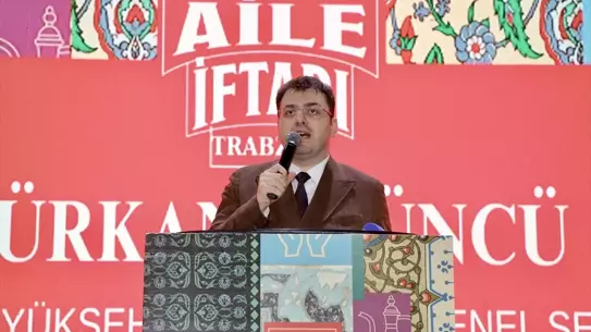 İftar sofrasında TÜGVA gönüllüleri ve katılımcılar