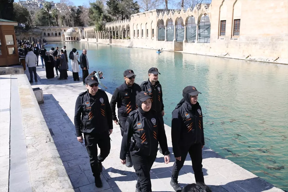 Şanlıurfa’da Çok Dilli Turizm Polisleri Turistlere Rehberlikte Öncü Oluyor