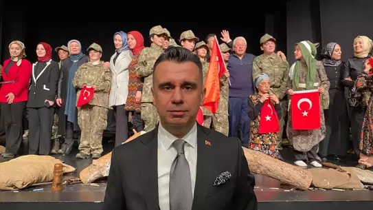 Tiyatro sahnesinde kız çocukları