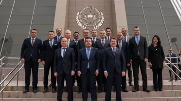 Can Tuncay, İzmir Adliyesi'nde konuşma yapıyor