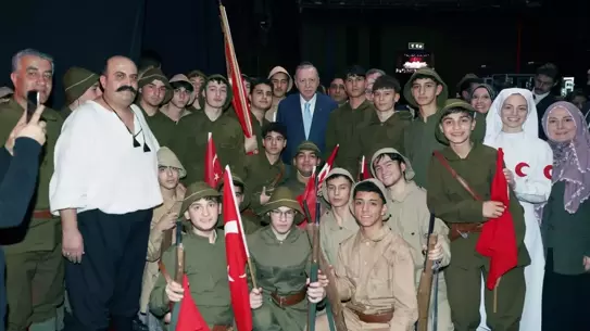 Şüheda 1915 tiyatro sahnesi