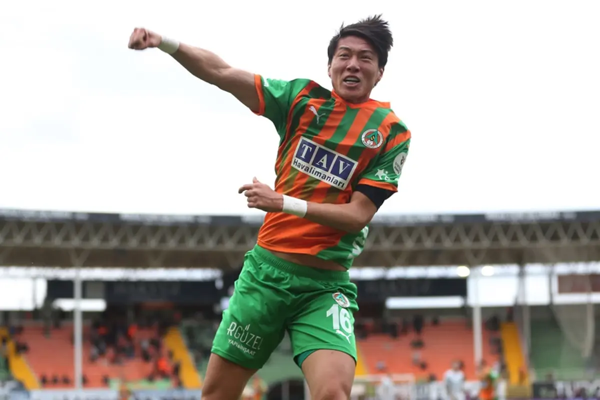 Alanyaspor, Kocaelispor'u 5-0 Boşluğa Gönderdi: 27. Hafta Şampiyonluk Yolunda Önemli Adım