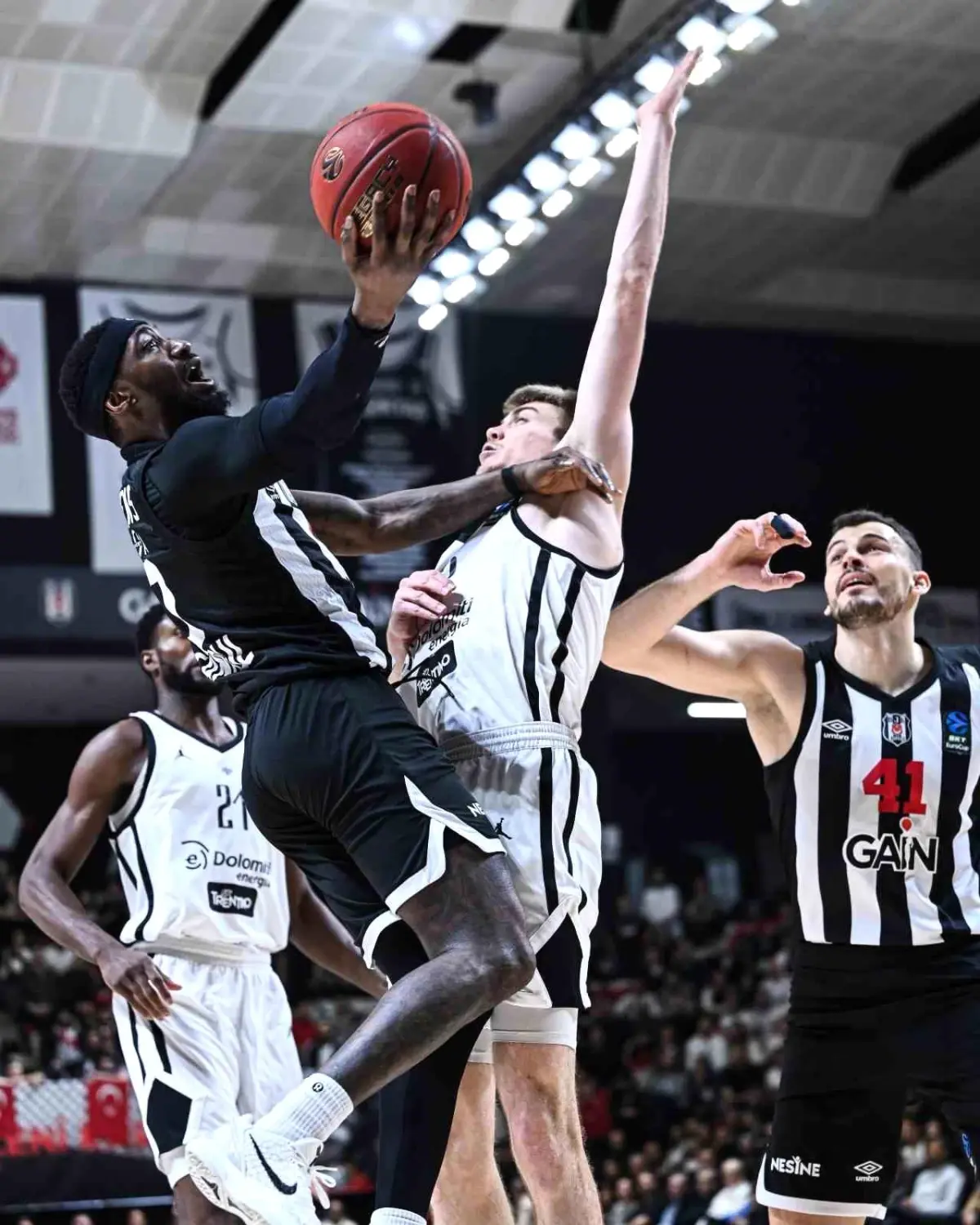 Beşiktaş, EuroCup Yarı Finalinde Gücünü Gösterdi