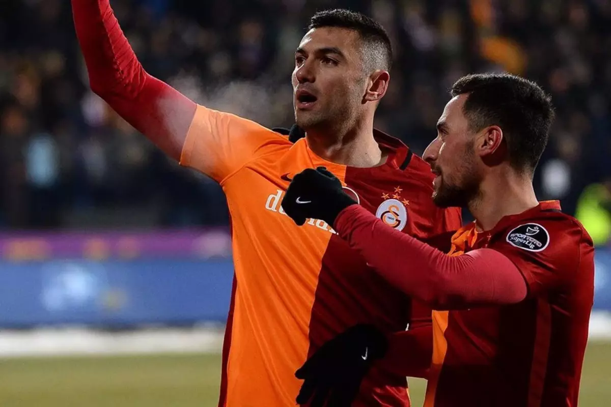 Victor Osimhen Galatasaray formasıyla Burak Yılmaz'ın sezon gol rekoruna meydan okuyor