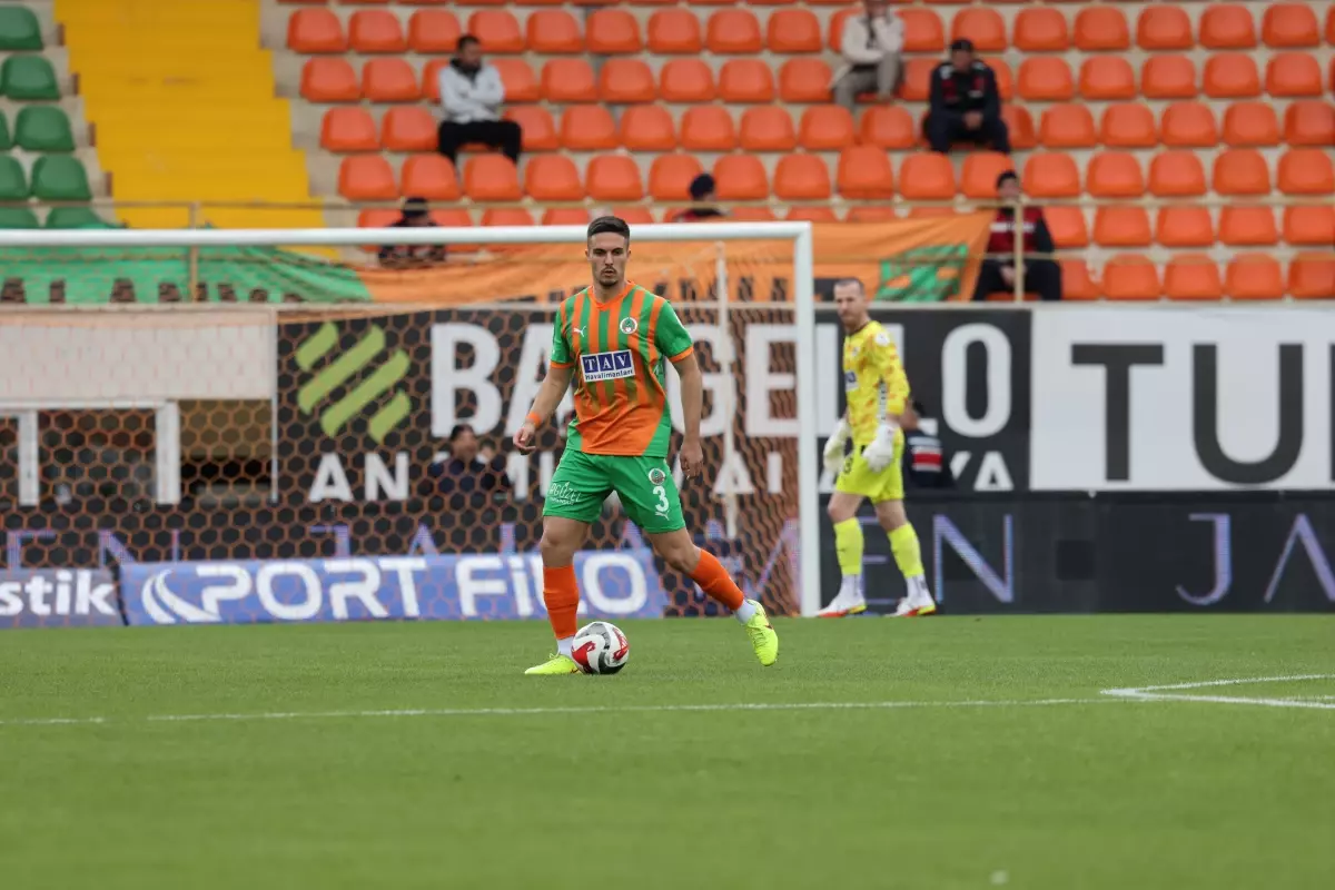 Alanyaspor, Kocaelispor'u 5-0'lık Farkla Ezdi