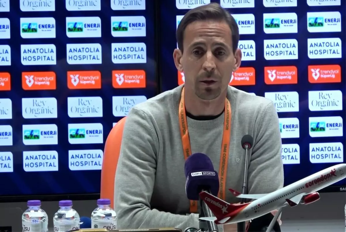 Alanyaspor, Kocaelispor'u 5-0 Mağlup Etti: Pereira'dan Motivasyon Mesajı