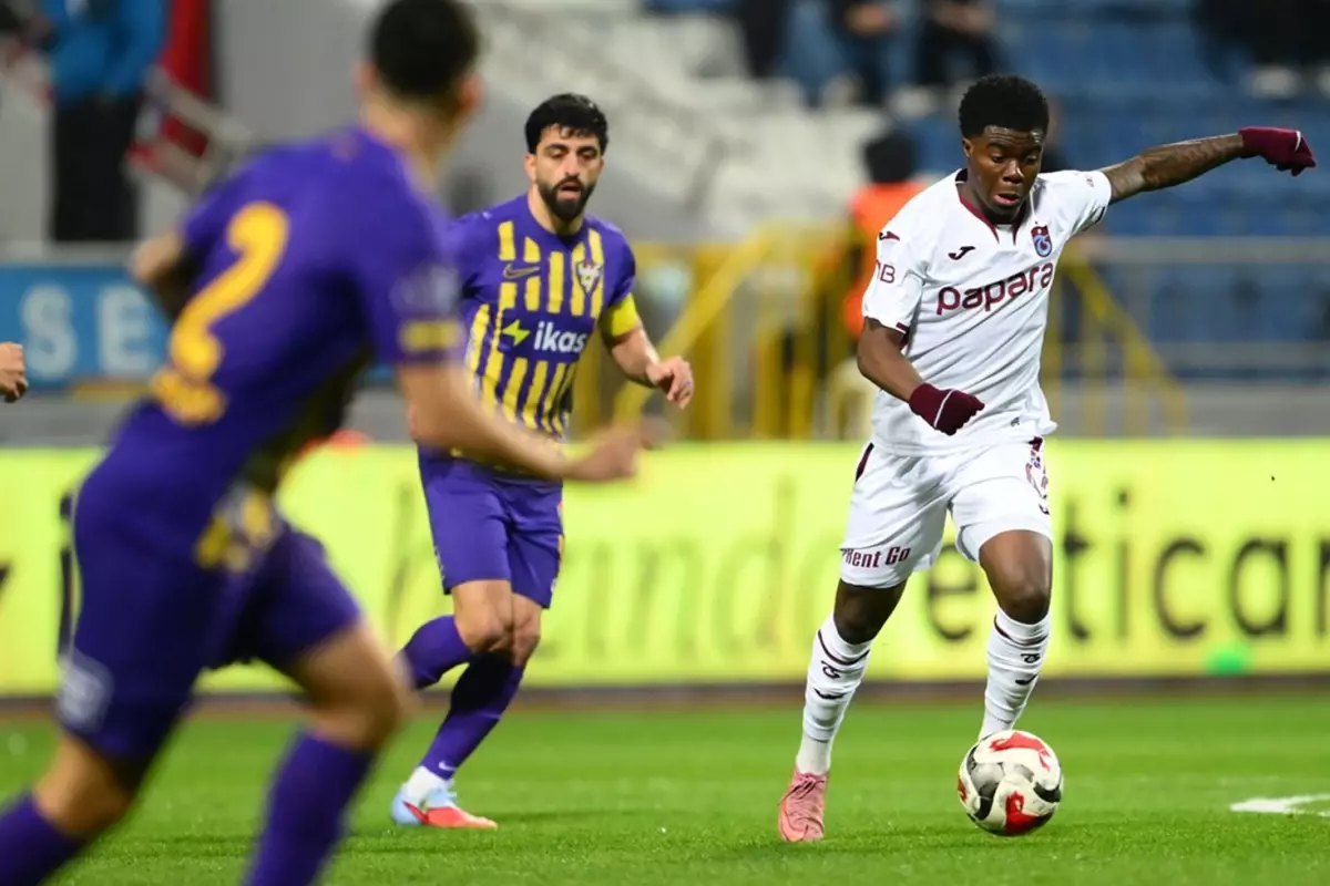 Trabzonspor'un Genç Yıldızı Oulai, Sarı Kart Nedeniyle Galatasaray Derbisinde Oynayamıyor