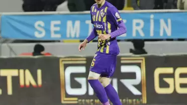 Maçın kritik anlarından bir fotoğraf